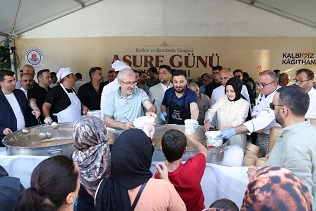 KÂĞITHANE’DE MUHARREM AYINDA 50 BİN KİŞİYE AŞURE DAĞITILDI
